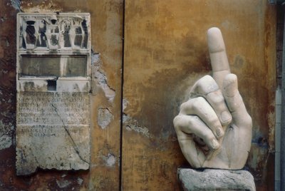Mão direita, do Colosso de Constantino (mármore) de Roman Roman