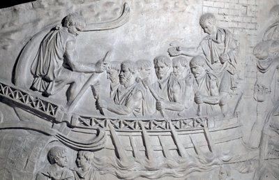 Arte Romana: "Soldados romanos numa galé no Danúbio durante a Primeira Guerra em Dacia" Molde de 1862 reproduzindo os baixos-relevos da coluna de Trajano (Colonna Traiana) em Roma construída durante o reinado do Imperador Trajano (53-117). A Traja de Roman Roman