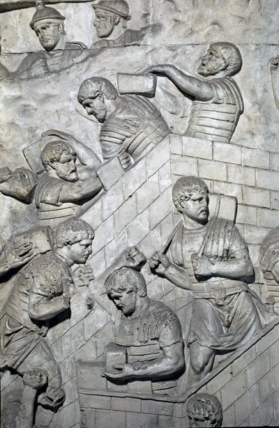 Arte Romana: "construção de um forte no acampamento romano" Molde de 1862 reproduzindo os baixos-relevos da coluna de Trajano (Colonna Traiana) em Roma construída durante o reinado do Imperador Trajano (53-117). A coluna de Trajano comemora t de Roman Roman