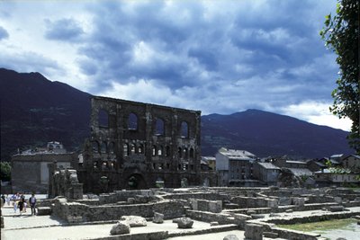 Teatro Romano de Aosta. de Roman Roman