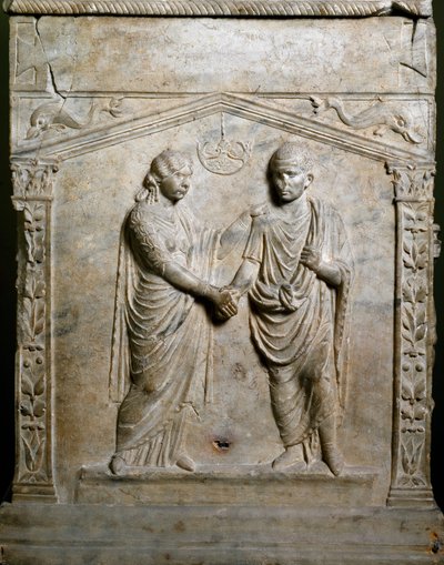 Arte romana: altar funerário decora a cena de um casamento (Junctio dextrarum). Baixo relevo. Roma, Museo Nazionale Romano de Roman Roman
