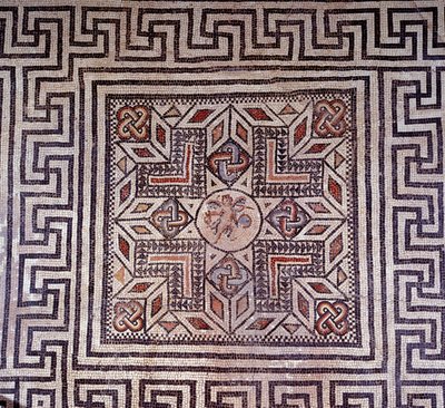 Arte romana: mosaico com figuras geométricas. Nimes, museu de arqueologia. de Roman Roman