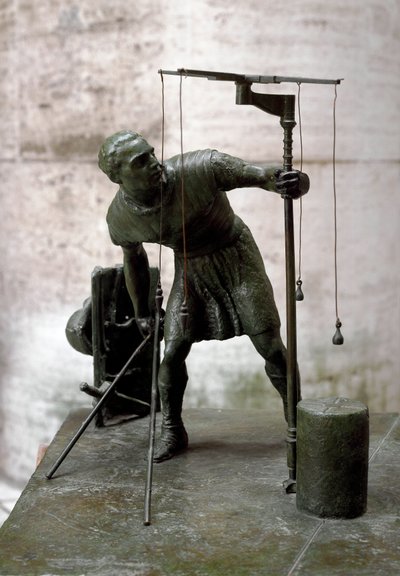 Arte romana: "o gromaticiano" Um agrimensor mede a terra usando um groma (gruma). Escultura em bronze. Roma, Museu da Civilização Romana de Roman Roman