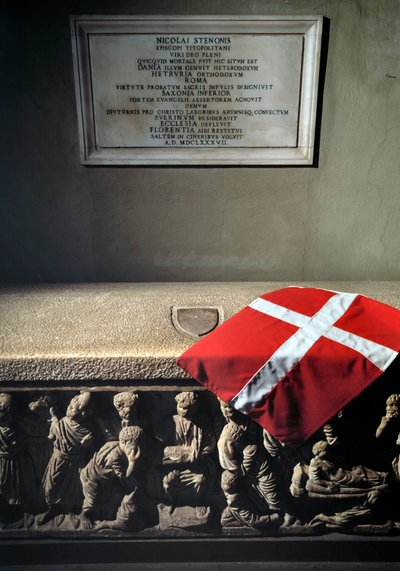Sarcófago romano usa como túmulo de Niccolo Stenone (Niels Stensen ou Steensen) (1638-1686) anatomista e geólogo (sarcófago romano usado como túmulo de Stensen (Nicolai Steno)) Florença, igreja de São Lourenço (igreja de São Lourenço) Itália de Roman Roman