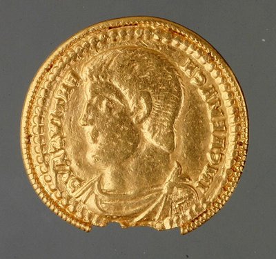 Solidus of Magnentius, encontrado em Kirchberg, c.350-353 (ouro) de Roman Roman