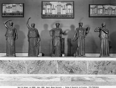 Estátuas de Dancers. Exibidas a partir de uma vila surburbana de Herculaneum de Roman Roman