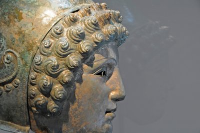 O capacete Crosby Garrett, final do século I ao II DC (bronze) (ver também (ver também 871729-34, 396159 e 413093-94) de Roman Roman