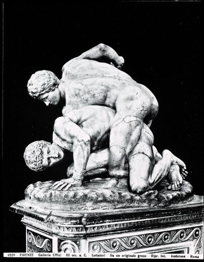Os Wrestlers, depois de um original grego do século III a.C. (mármore) (foto a p/b) (ver também 31428 de Roman Roman