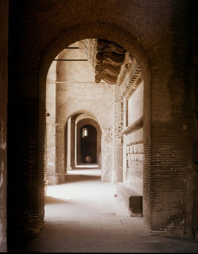 O tabularium está debaixo do Capitólio e era o local onde os arquivos eram mantidos. de Roman Roman