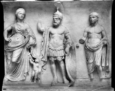 Vénus, Marte e Divus Julius (mármore) (foto a p/b) de Roman Roman
