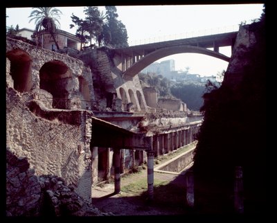 Vista da zona oriental de Herculano, século V a.C.-1 d.C. de Roman Roman