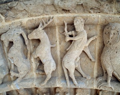 Um Sagitário. Detalhe das esculturas do portal sul de Romanesque