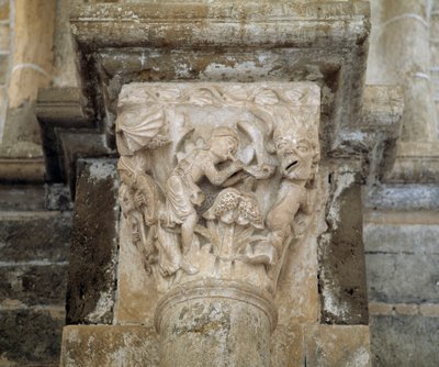 Um músico e um demónio que simboliza a luxúria (capital esculpido) de Romanesque