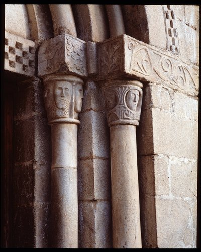 Capitais da Igreja de Romanesque