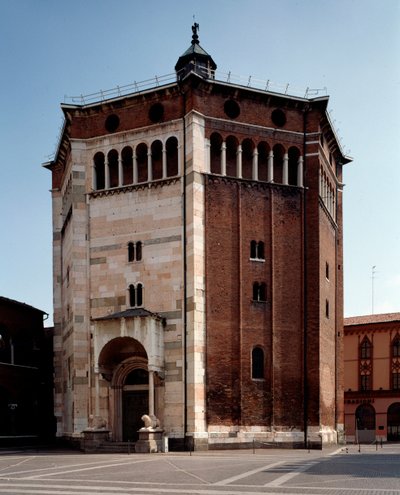 Visão externa do batistério de Romanesque