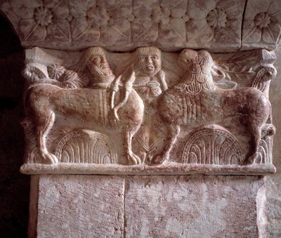 Cena de caça, capital esculpida na tribuna do Priorado de Romanesque