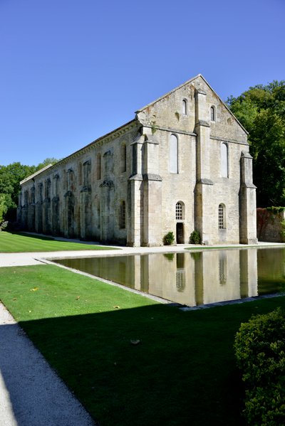 Arquitectura românica: vista exterior da forja da abadia cisterciense de Fontenay, Borgonha, finais do século XII (Abadia de Fontenay, Borgonha, França: a forja, finais do século XII) de Romanesque
