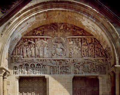 Arte românica: Tympan esculpido representando o último julgamento, à direita de Cristo Paraíso, à esquerda, o caos do inferno. Escultura (1130-1140) da Igreja Abadia de Sainte Foy (Sainte-Foy) em Conques (Aveyron), França. de Romanesque