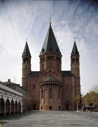 Arte românica: vista da catedral de São Martinho, construída entre os séculos X e XII. Mainz, Alemanha de Romanesque