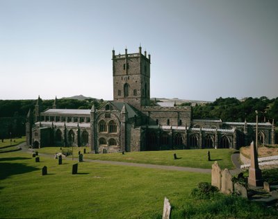Arte românica: vista da igreja de São David construída entre os séculos VI e XII. São David, País de Gales, Inglaterra de Romanesque