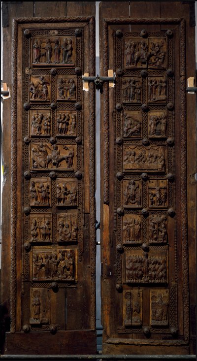 Arte românica: porta de madeira de meados do século XII da Igreja de Santa Maria do Capitólio em Colónia, Alemanha (Sankt Maria im Kapitol, Koln) de Romanesque