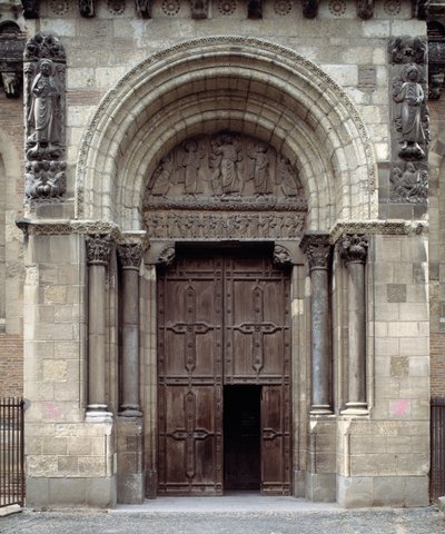 Portal Sul da Basílica de Romanesque