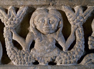 Sereia de duas caudas, detalhe do friso românico, Itália de Romanesque