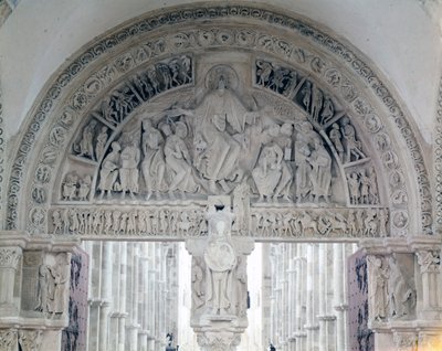 Abadia de Vezelay (89), o tímpano da Basílica de Santa Maria Madalena. Século XII de Romanesque
