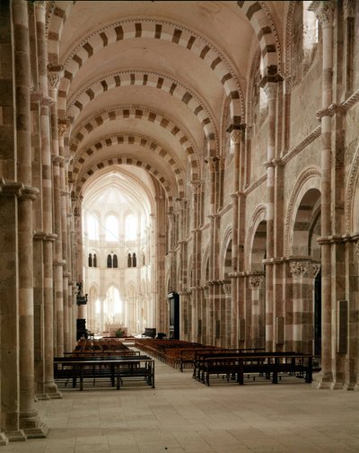 Abadia de Vezelay (89), a nave da Basílica de Santa Maria Madalena. Século XII. de Romanesque