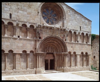 Vista da igreja de São Domingos de Romanesque
