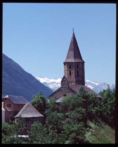 Vista da igreja românica de Romanesque