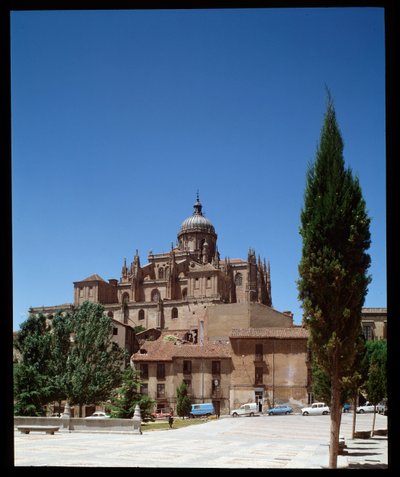Vista da catedral de Romanesque