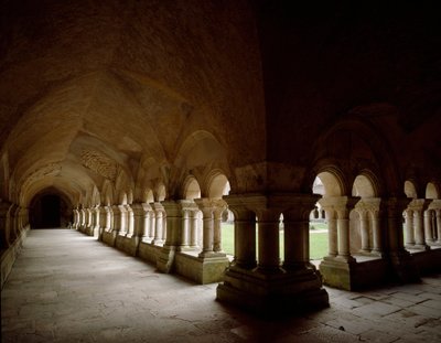 Vista do claustro da abadia cisterciense fundada no século XII. de Romanesque
