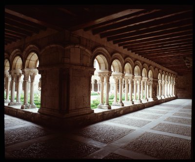 Vista do claustro do Mosteiro Real de Las Huelgas de Burgos de Romanesque