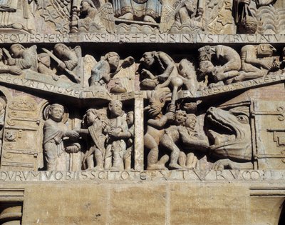 Vista do tímpano do juízo final, detalhe do inferno (escultura de Romanesque