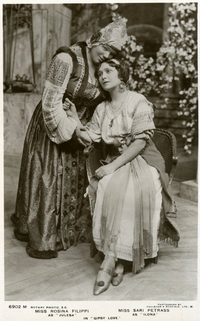 Rosina Filippi e Sari Petrass, atrizes, c1912. de Rotary Photo