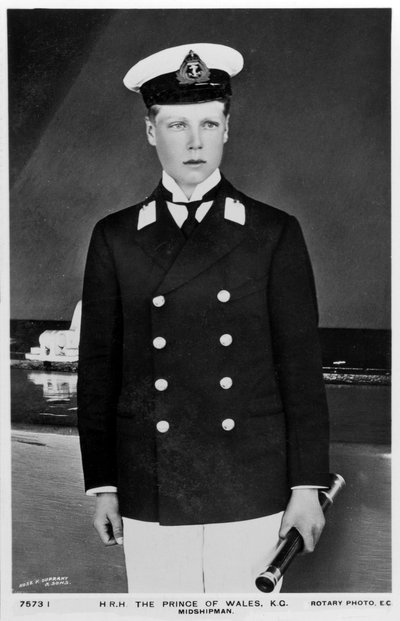 O príncipe de Gales no uniforme de um soldado da marinha, 1910. de Rotary Photo