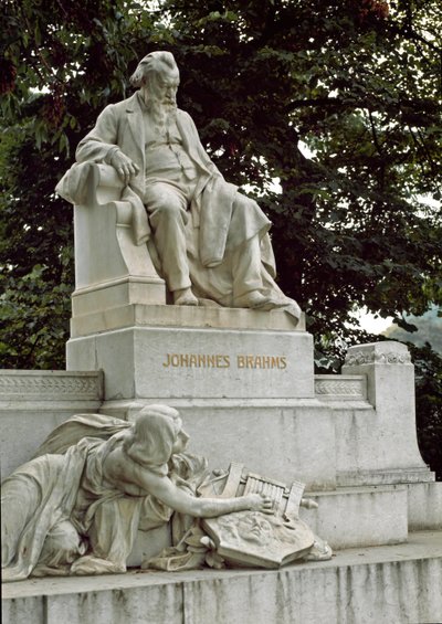 Monumento em homenagem ao compositor alemão Johannes Brahms (1833-1897), dirigido por Rudolf von Weyr (1847-1914). Ressel Park, Viena Áustria de Rudolf von Weyr
