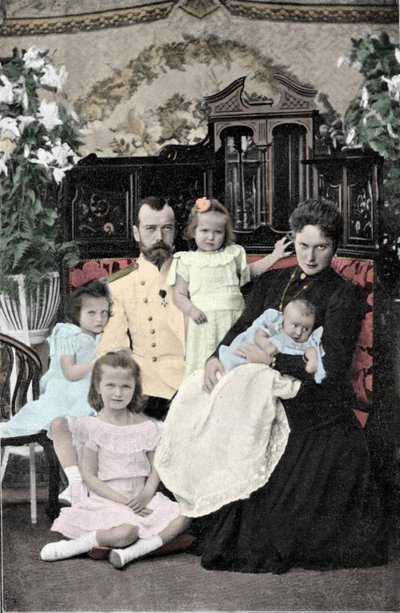 Retrato de família do czar Nicolau II (1868-1918) Cerca de 1901-1902 de Russian Photographer