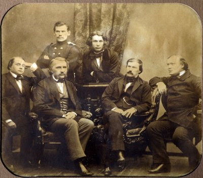 Leon Tolstoy (1828-1910) e Dmitri Grigorovitch (1822-1900) - Assis, Ivan Alexandrovitch Gontcharov (1812-1891), Ivan Sergeyevich Tourgueniev (Turgenev, Tourguenieff ou Tourgueneff) (1818-1883), Alexander Vasilievich Drushinin (Druzhinin) (1824-1864) e Al de Russian Photographer