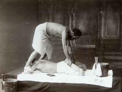 O banho oriental. Massagem. Albumina Foto de Dmitri Ivanovich Yermakov (1845-1916) de Russian Photographer