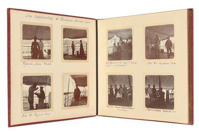 A Família Imperial Russa, página de um álbum de fotografias, c.1897-99 (foto p - b) (ver também 487673-80) de Russian Photographer