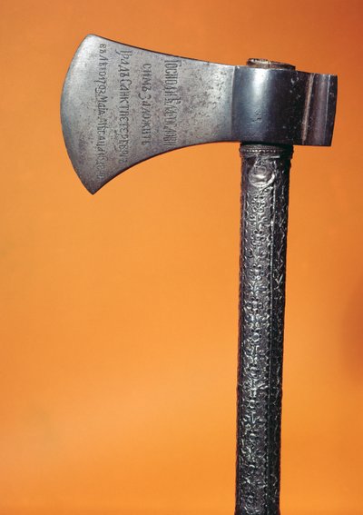 Machado com o qual Pedro, o Grande (1672-1725) lançou a primeira pedra durante a fundação de São Petersburgo em 16 de maio de 1703 (metal) de Russian School