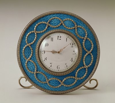 Relógio Fabergé, c.1890 (prata-dourada e esmalte) de Russian School