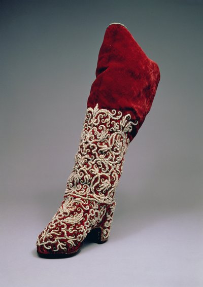 Ladys boot, 1650-1700 (couro e veludo com pérolas) de Russian School