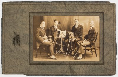 Fotografia de Hall Johnson e do Quarteto de Cordas Negras, ca. 1923. de S. Tarr