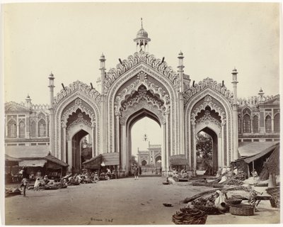 Portão para o bazar de Hosseinabad, Lucknow Gateway of the Hooseinabad Bazaar (título original) de Samuel Bourne (signed by artist)