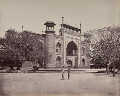Agra. O portal dos jardins em redor do Taj Mahal de Samuel Bourne
