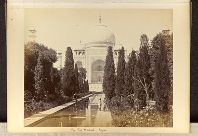 Agra; o Taj Mahal, visto da fonte de Samuel Bourne
