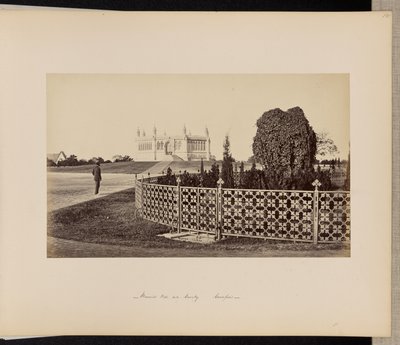 Cawnpore; O Poço Memorial do Sul, Abrangendo o Grande Elefante Rastejante de Samuel Bourne